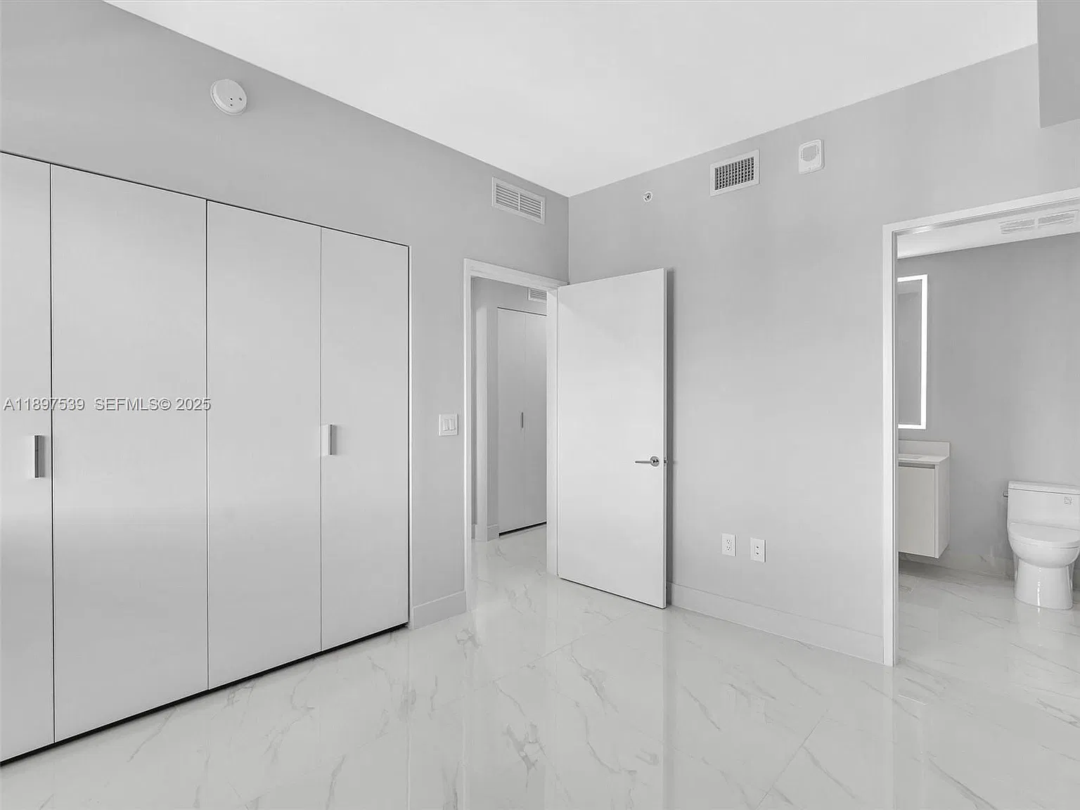 3 bed, 3.5 bath, 1540 sqft, $9,500 — Photo 4