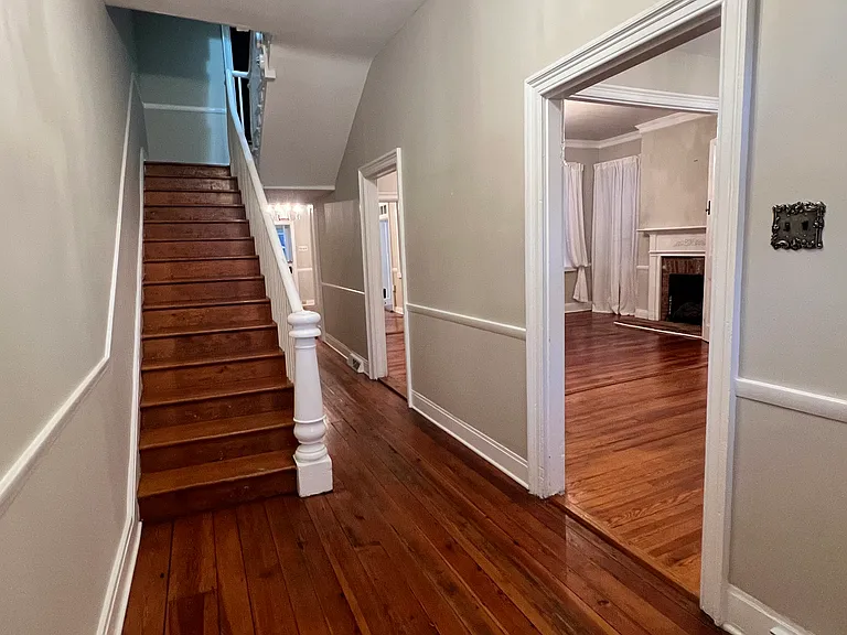 340 N Market St — Photo 42