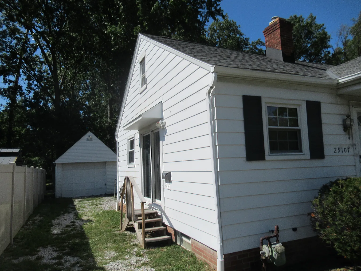 3 bed, 1011 sqft, $1,500 — Photo 2