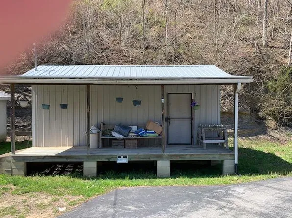 22 Old Baptist Dr, Hindman, KY 41822