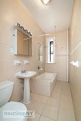 4th image of 204 W 94th St APT 4B