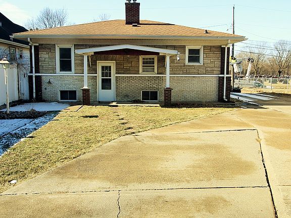 4th image of 2218 3rd St