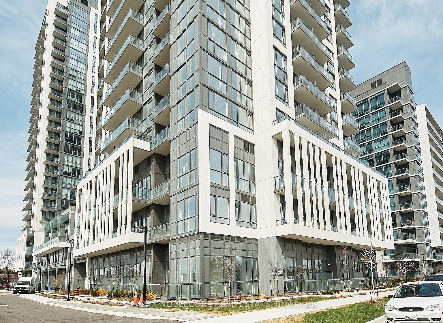 IQ Condos — Photo 1