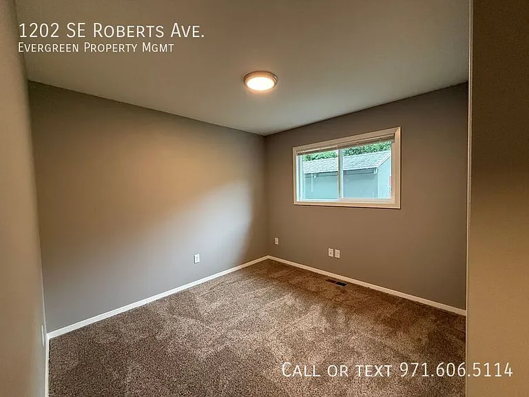 1202 SE Roberts Ave — Photo 15