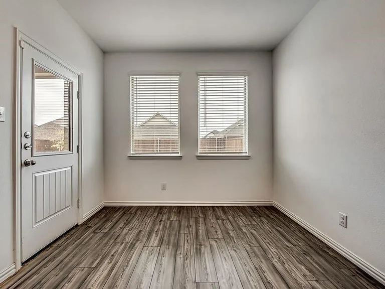 5836 Priory Dr — Photo 13