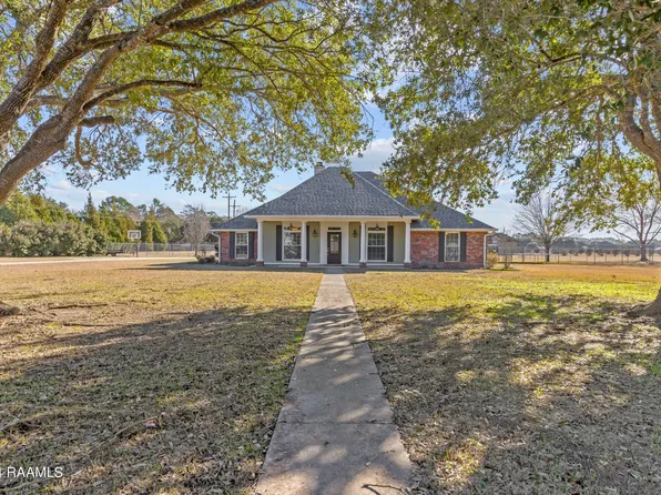 101 Beau Clos Ln, Broussard, LA 70518