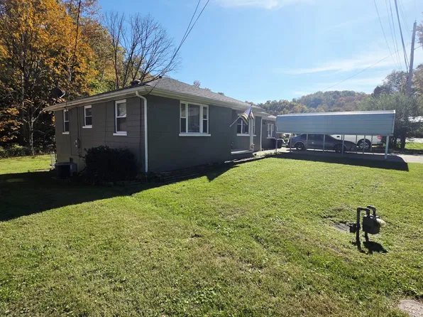145 Riverview Dr, Saint Albans, WV 25177