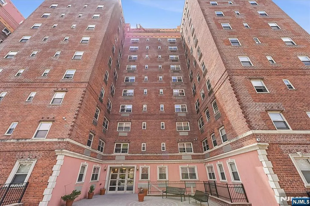 2 bed, 2.0 bath, $2,650 — Photo 4