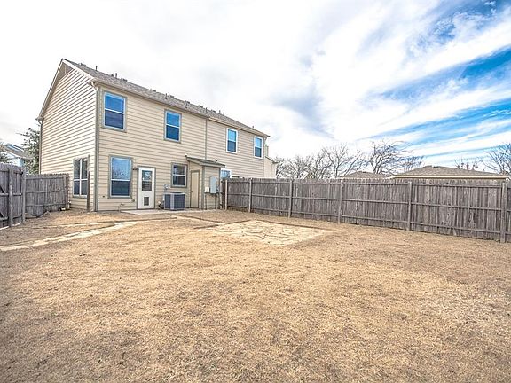 3rd image of 10749 Traymore Dr