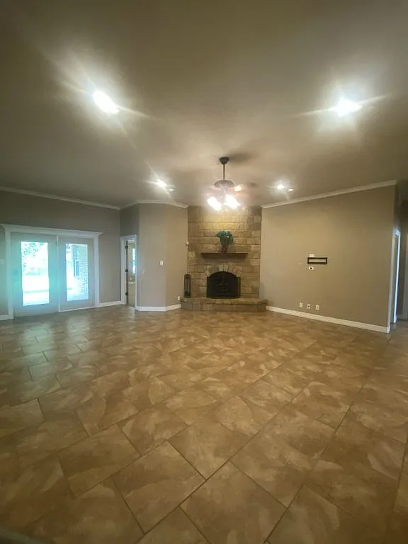 4 bed, 2000 sqft, $1,975 — Photo 4