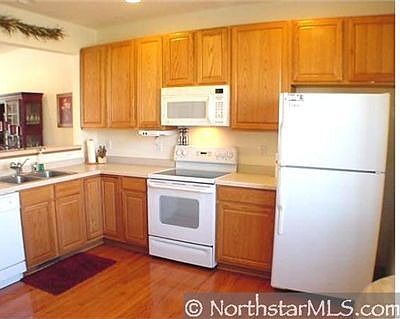 Eat-In Kitchen w/Hardwood Floors