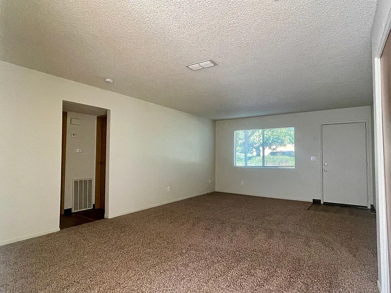 1740 & 1758 Bramble Pl — Photo 5