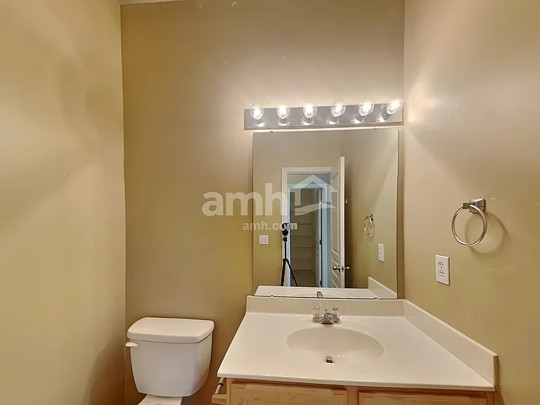 409 Stobhill Ln — Photo 8