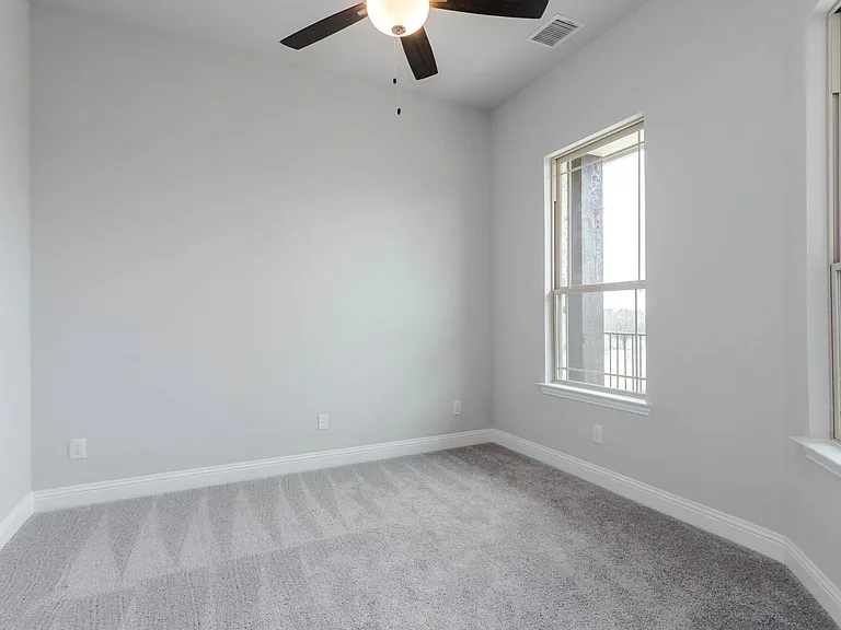 1537 Euclid Aly — Photo 17
