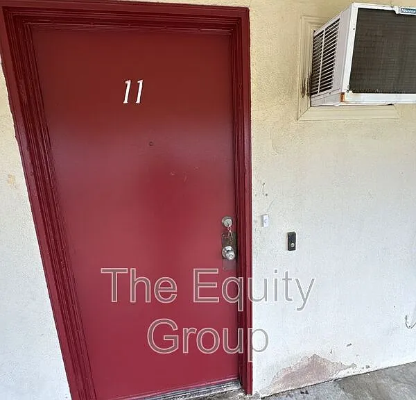352 S Blackstone St #11 — Photo 2