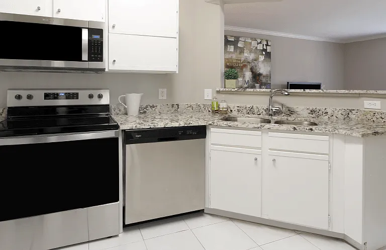 Breckenridge Apartments — Photo 23