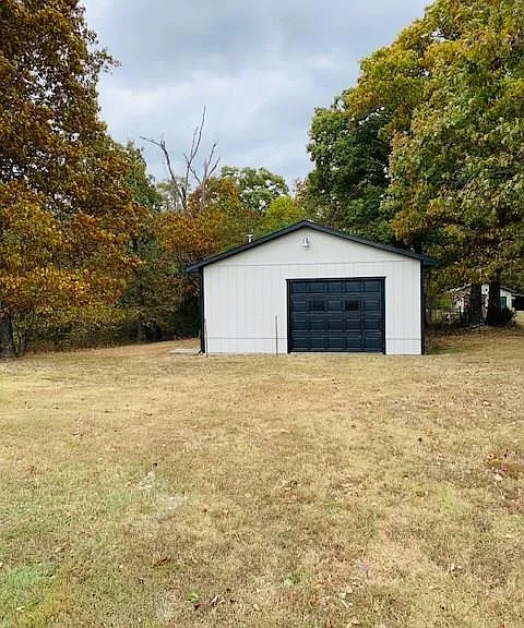 18520 Ridge Rd — Photo 2