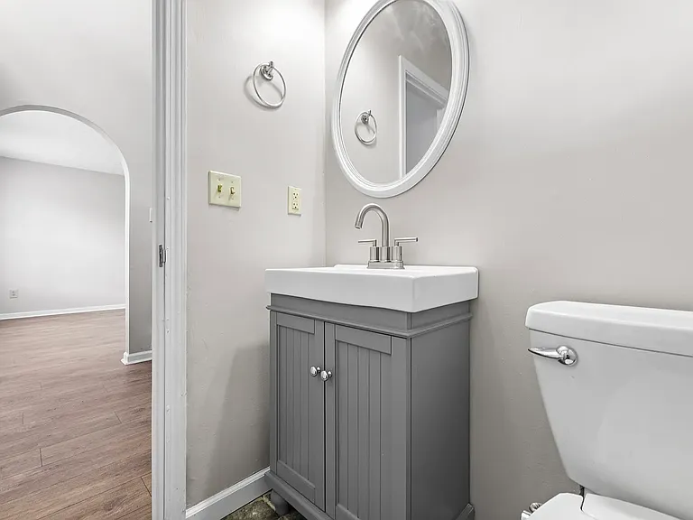 328 Regency Ave — Photo 5