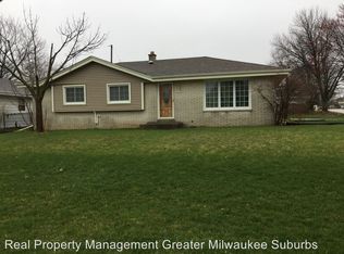 3753 W Mangold Ave, Greenfield, WI 53221