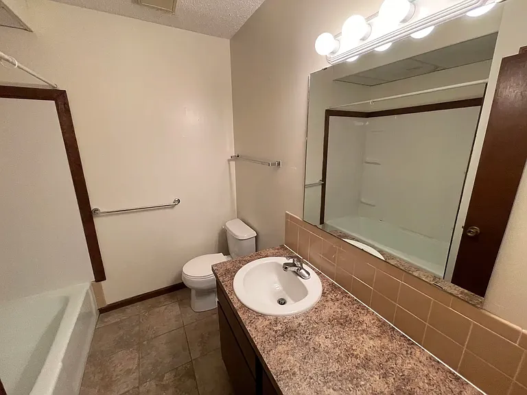 923 Vattier St #2 — Photo 4