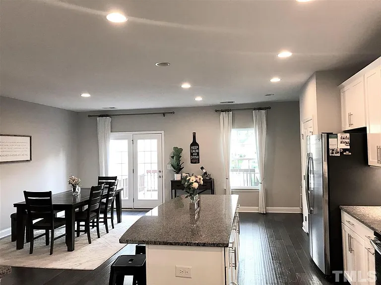 110 Brier Smt — Photo 6