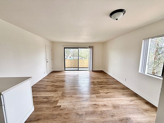 2nd image of 12521 Saticoy St APT 4