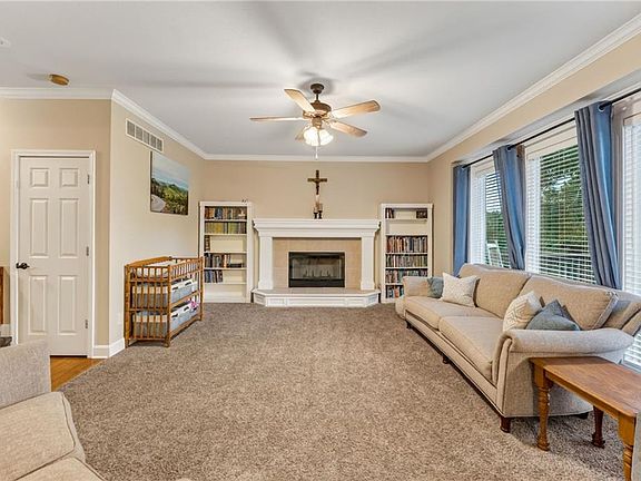 5th image of 1100 Silverleaf Ln