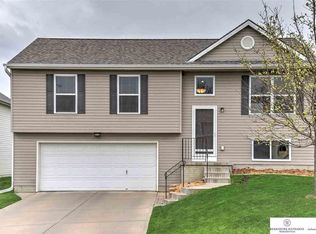 19622 U St, Omaha, NE 68135