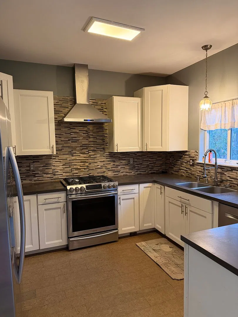 Large 4 bedroom home — Photo 4