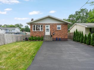 216 Gifford Rd, Schenectady, NY 12304