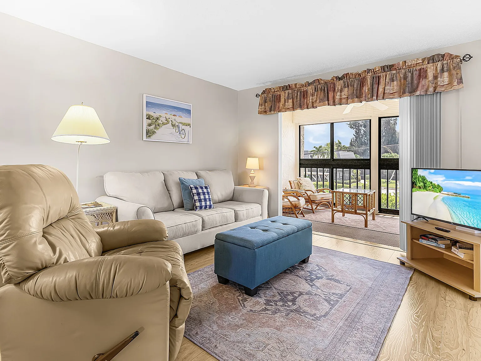 2 bed, 892 sqft, $2,100 — Photo 1