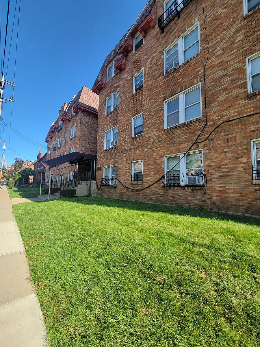 Building Photo - 585-587 S Negley Ave