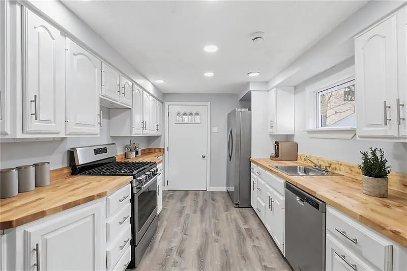 4 bed, 1.5 bath, $1,750 — Photo 4