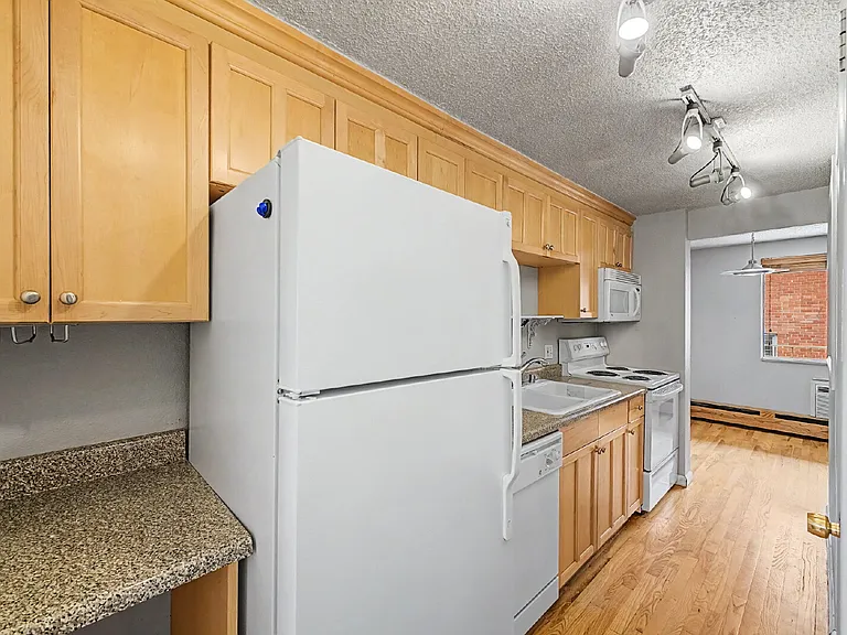 148 S Emerson St #203 — Photo 9