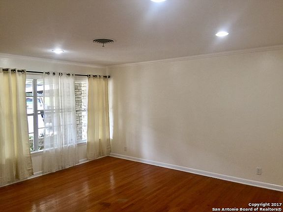 4th image of 323 Montfort Dr