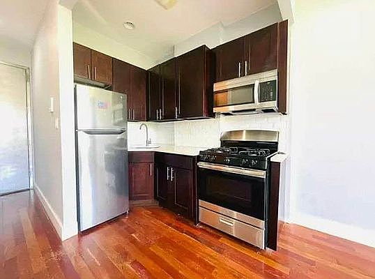 4th image of 585 Snediker Ave #1R