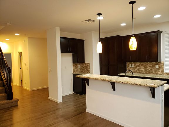 5th image of 84 Crystalwood Cir