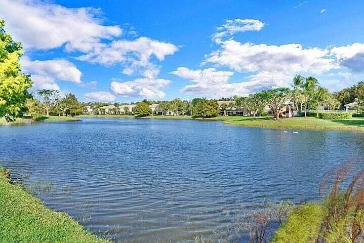 2 bed, 2.5 bath, 1104 sqft, $2,300 — Photo 2