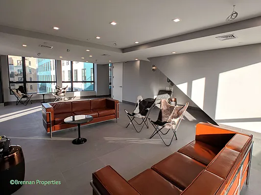 Rented by Manhattan Management LLC | media 82