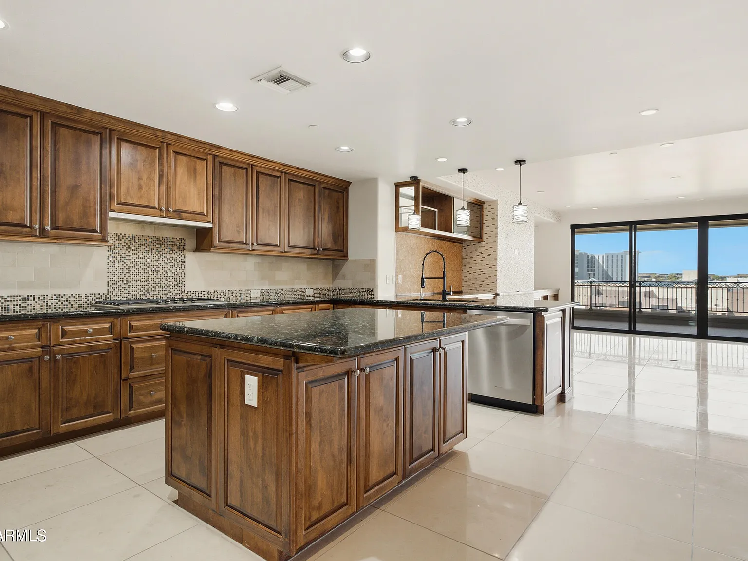 2 bed, 2.5 bath, 2102 sqft, $7,200 — Photo 3