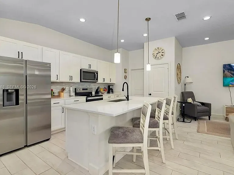 1136 Papaya Cir — Photo 10