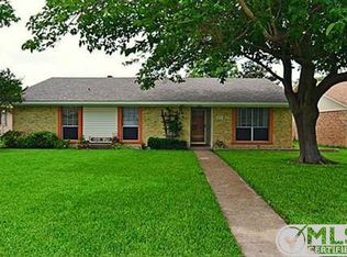 211 Running Brook Ln, Mesquite, TX 75149