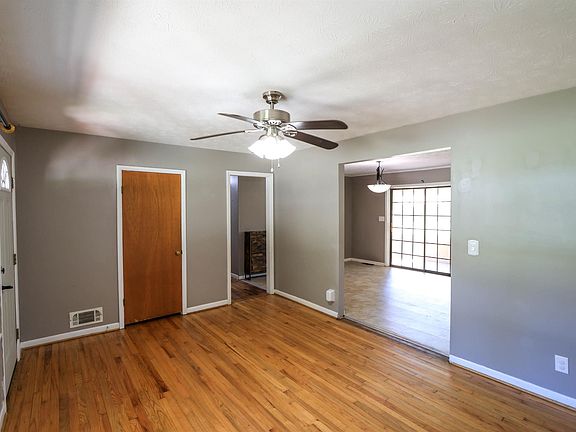 4th image of 904 Ridge Dr
