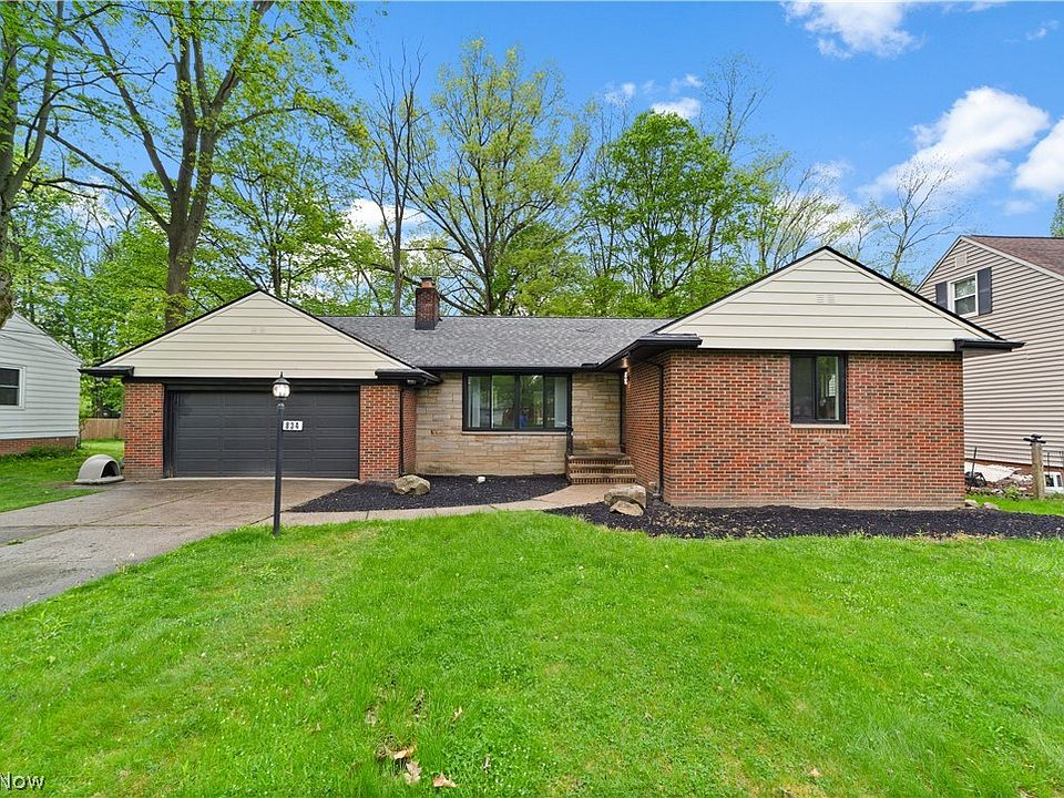 1st image of 834 Stuart Dr