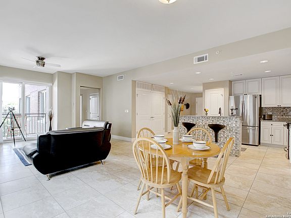 4th image of 215 N CENTER #305