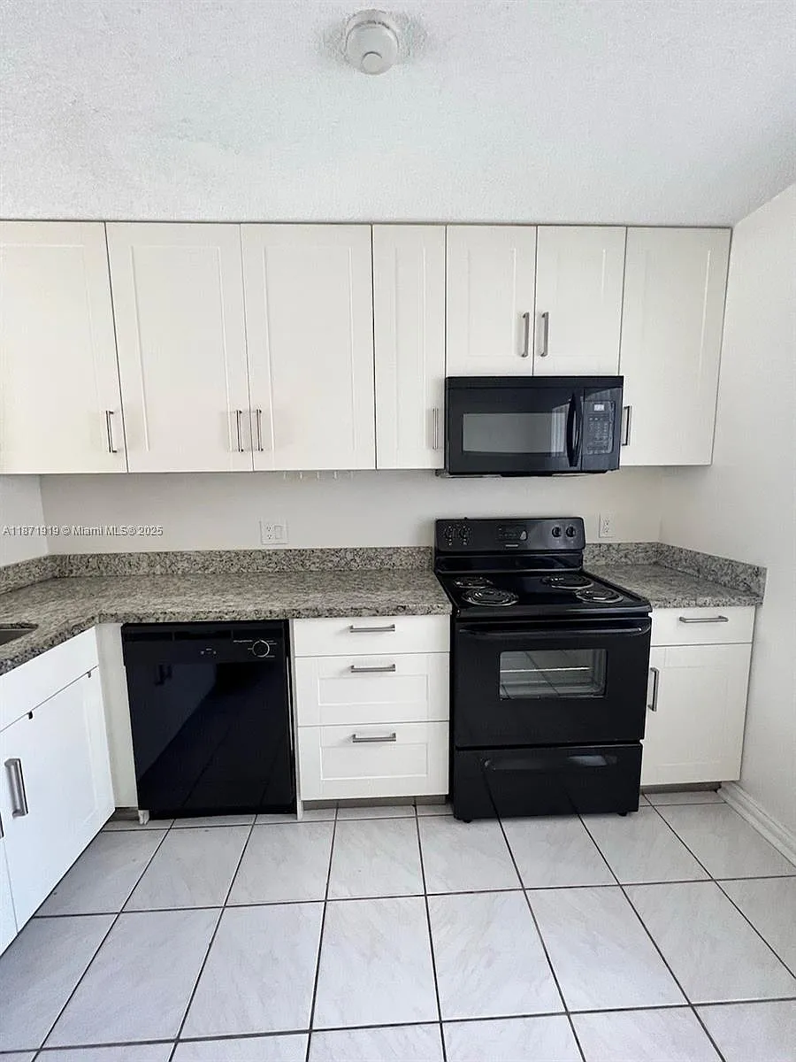 Building Photo - 1565 Springside Dr