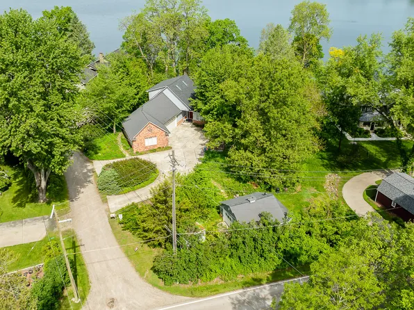 8790 Hendricks Dr, Brighton, MI 48116