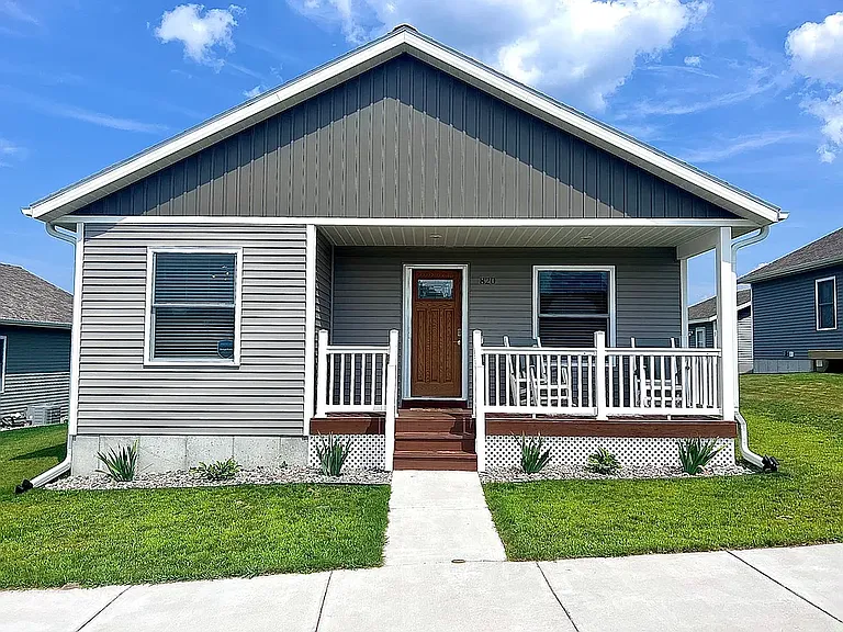 820 Sienna St — Photo 1