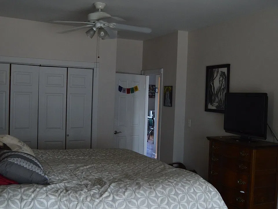 King size bed