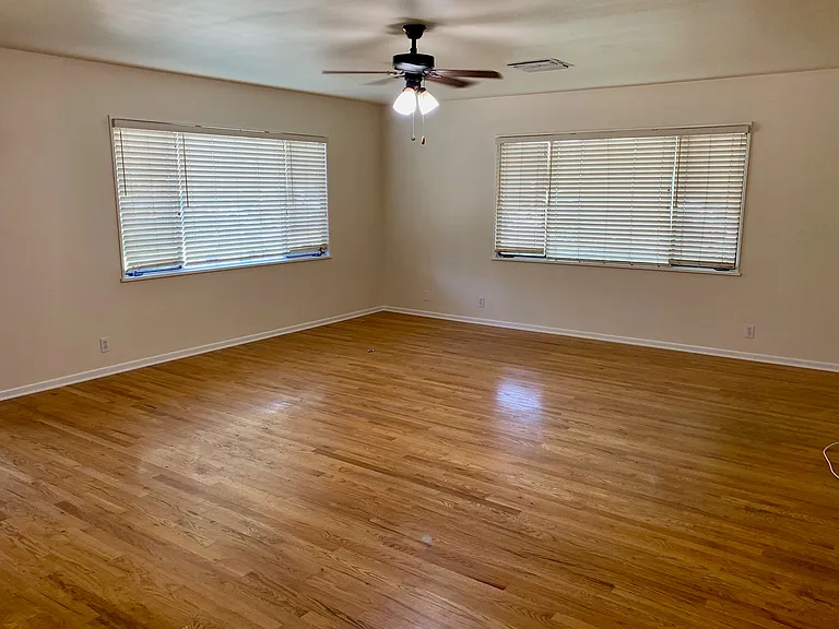 Living Room (alternate view)